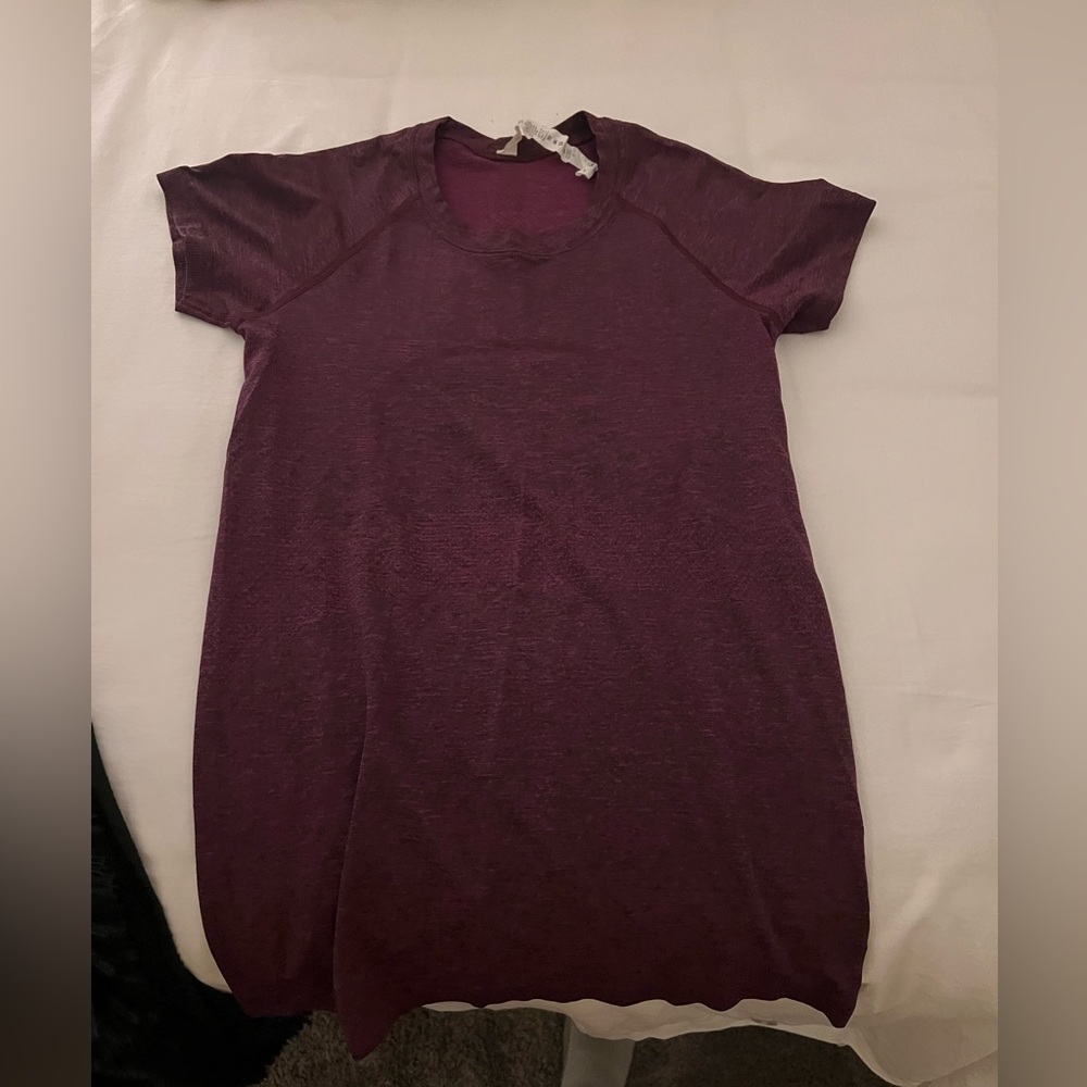 Lululemon burgundy swiftly tech